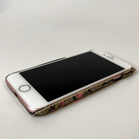 Authentic Gucci Bloom iPhone6 phone case. - Picture 7 of 8